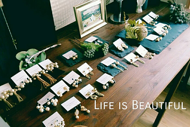 LIFE IS BEUTIFUL